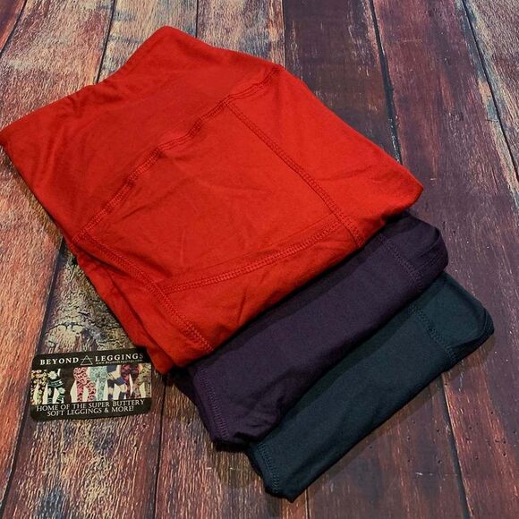 Solid Color Leggings With Side Pockets - Picture 3 of 10